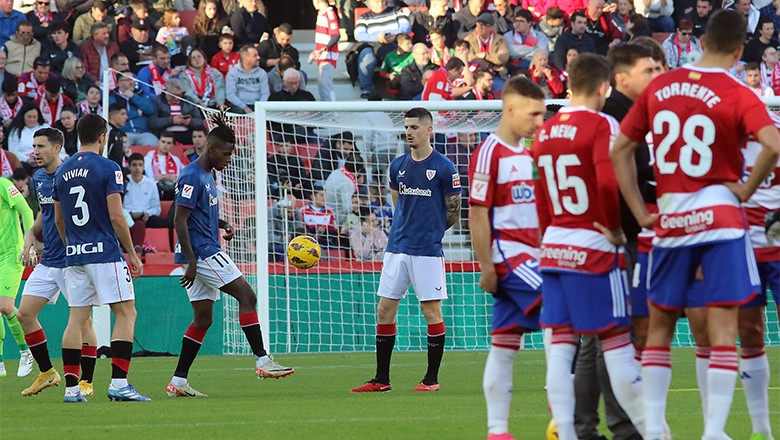 Granada - Athletic Bilbao maçında taraftar vefat etti. Maç Ertelendi.