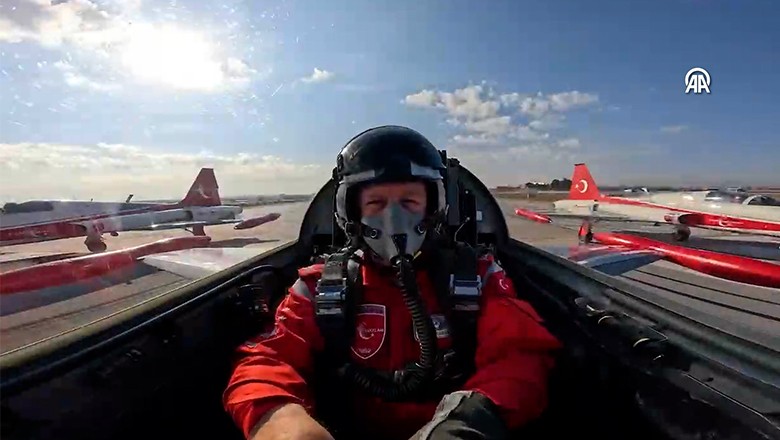 Türk Yıldızlarının Misafiri Hava Kuvvetleri Komutanı Orgeneral Kadıoğlu oldu.