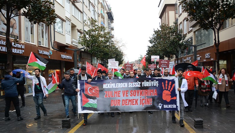 Gazze için hekimlerden sessiz yürüyüş