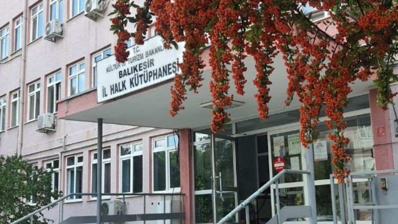 Balıkesir Kütüphanesi'nden Edebiyatın Işığında Buluşma
