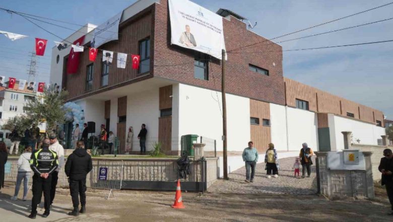Edremit'in Mahalle Evi Hizmete Açıldı 