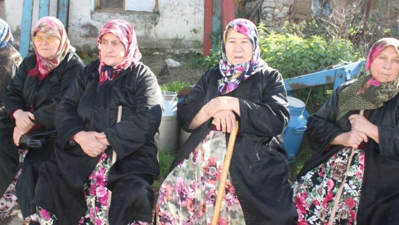 Manyas'ta İmece Usulüyle Yapılan Atatürk Büstü Açıldı