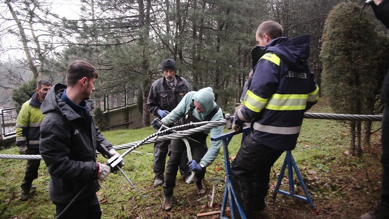 Uludağ Teleferiği'nin 4.5 km'lik çelik halatı yenilendi.