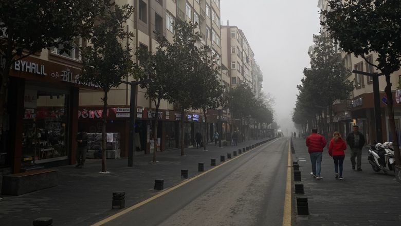 Balıkesir'de Yoğun Sis Etkili Oldu