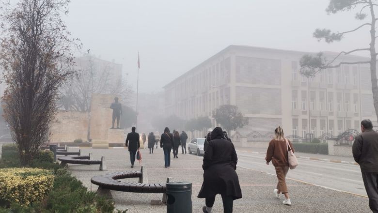 Balıkesir Yoğun Sisin Etkisi Altında Güne Başladı