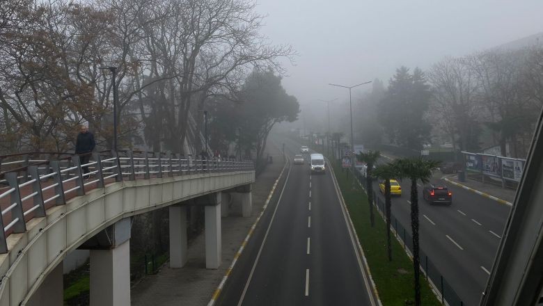 Balıkesir'de Yoğun Sis Etkili Oldu