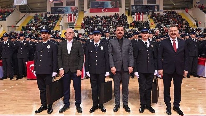 Başkan Yücel Yılmaz Mezuniyet Sevincine Ortak Oldu
