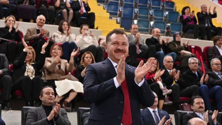 Başkan Yücel Yılmaz Mezuniyet Sevincine Ortak Oldu
