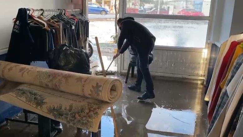 Balıkesir'de İtfaiyeciler Derede Mahsur Kaldı
