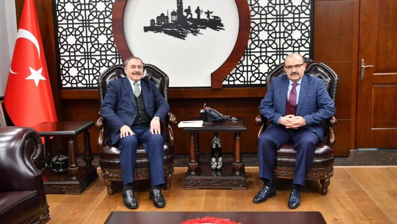 Eski Bakan Eroğlu Balıkesir Valisini Ziyaret Etti