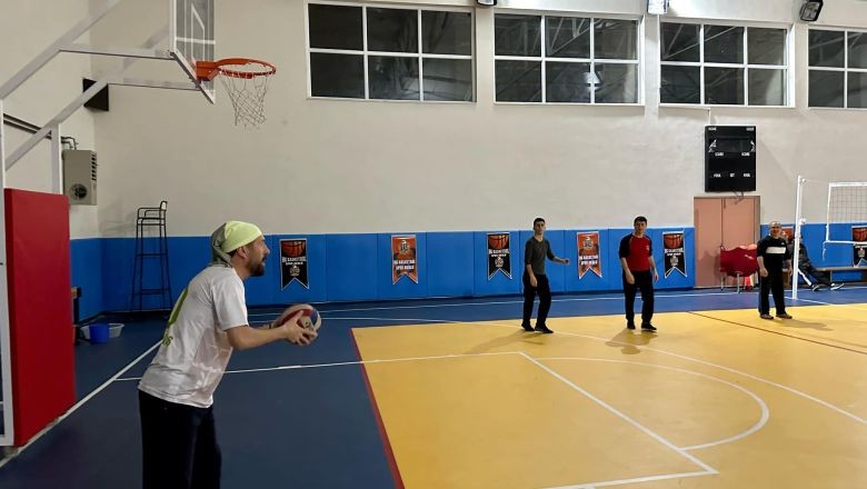 Başkan Yavaş Gençlerle Voleybol Maçı Yaptı