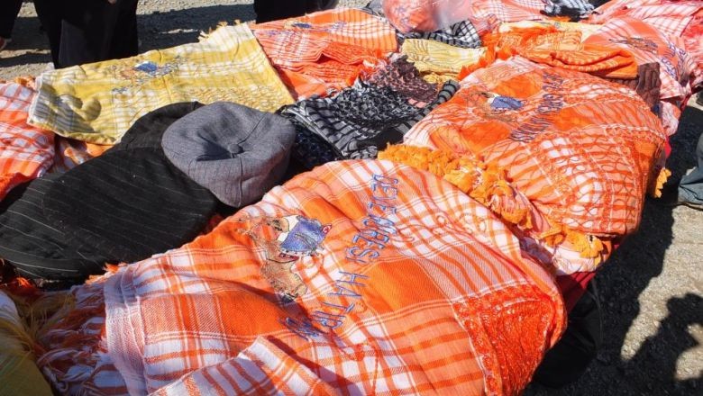 Ekmek Parasını Deve Güreşlerinden Kazanıyor