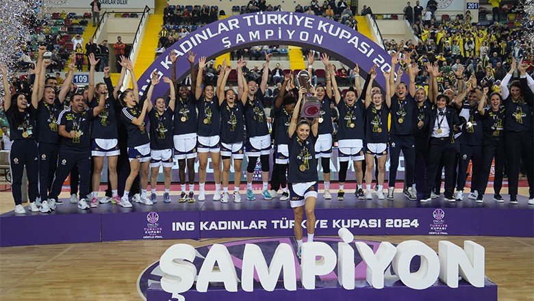 Fenerbahçe'ye Bakan Bak'tan Tebrik Mesajı