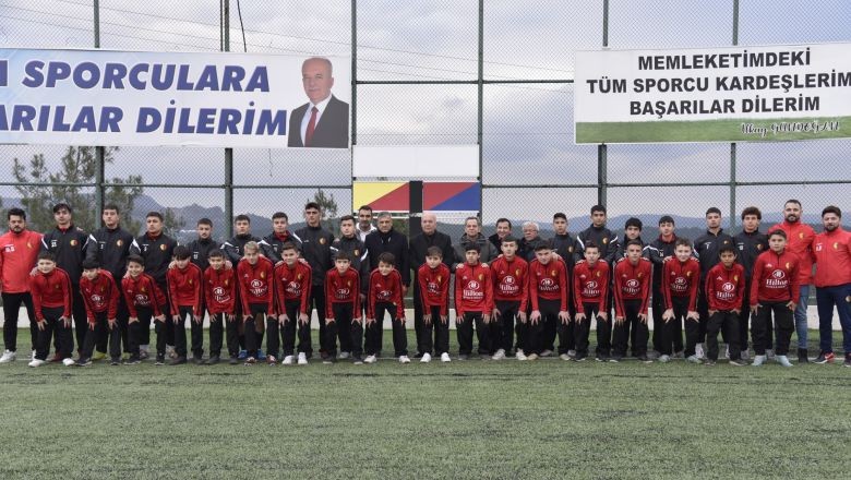 İlkay Gündoğan'ın Dursunbey Futboluna Desteği Sürüyor