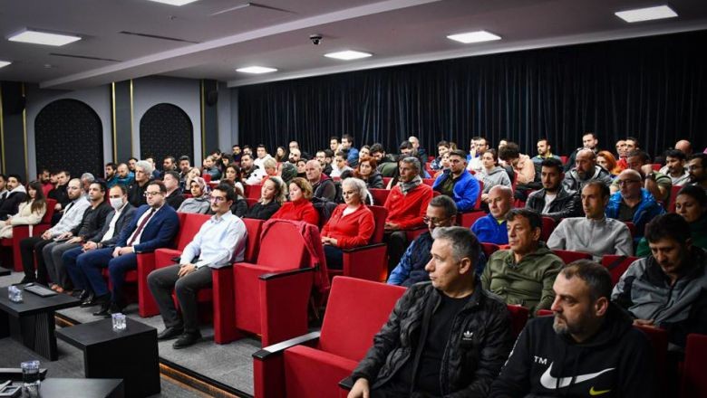 Müdür Özalp Antrenörlerle Görüştü