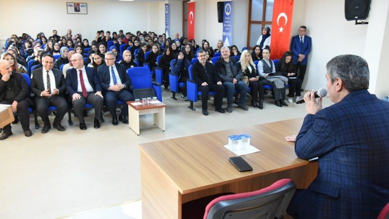 Müdür Tatlı Öğrencilerle Kil Yaptı