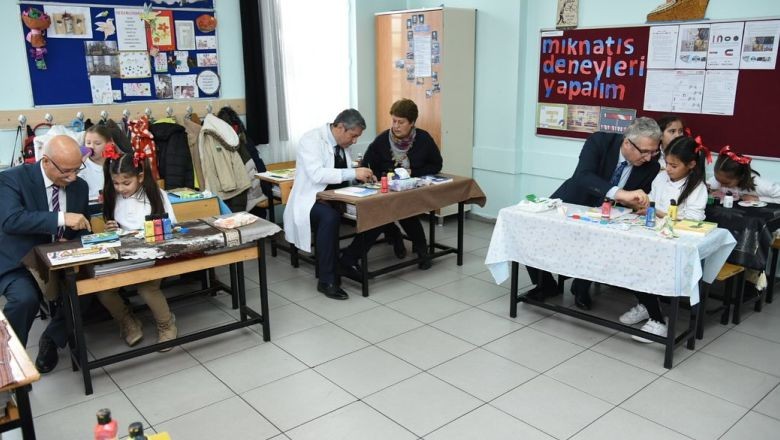 Müdür Tatlı Öğrencilerle Kil Yaptı