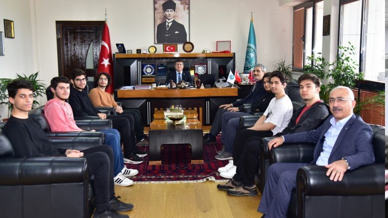 Oyun Geliştiren Gençler Rektör Oğurlu İle Buluştu