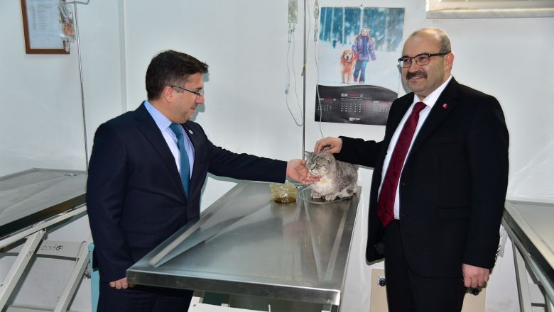 Vali Ustaoğlu Balıkesir Üniversitesini Gezdi