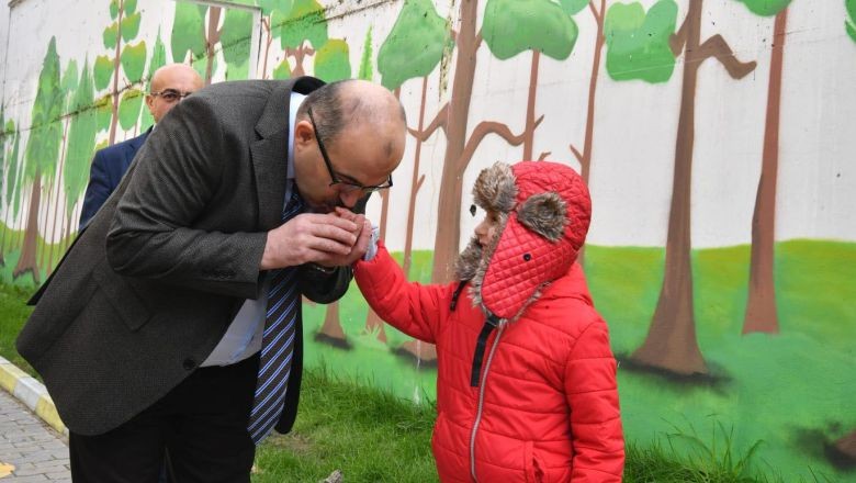 Vali Ustaoğlu Çocuklarla Oyun Oynadı