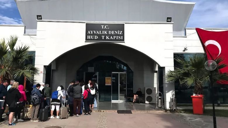 Yılbaşı Tatili İçin Ayvalık'ta Kuyruk Oluştu