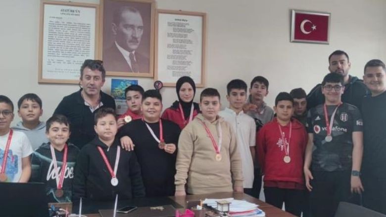 Balıkesirli Genç Güreşçilerden Altın Zafer