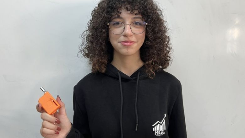 Lise Öğrencilerinden Anahtarlık Şeklinde 'Deprem Kiti'
