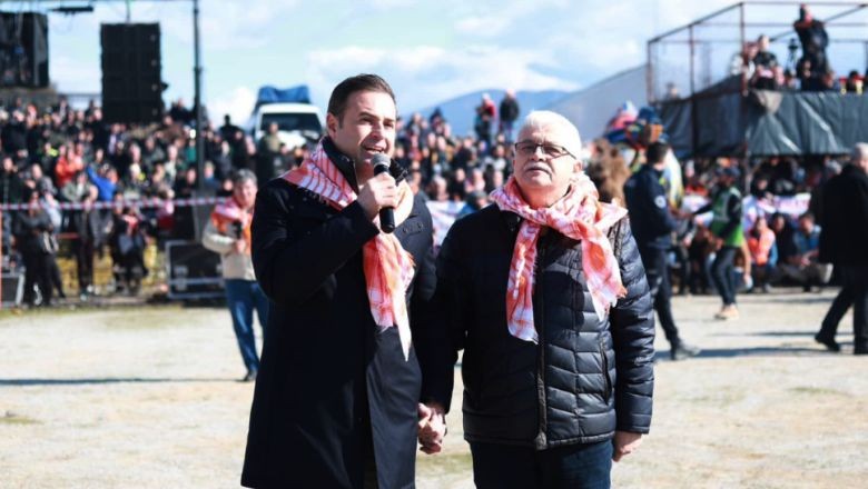 Balıkesir'de 250 Deve Güreştirildi