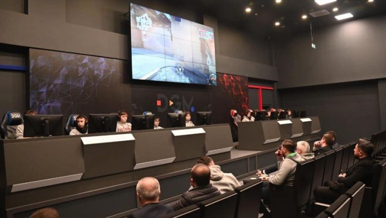 Başkan Orkan DGM’de Oyuncularla Buluştu