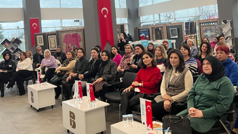 Balıkesir'de Kitapseverler İmza Gününde Buluştu