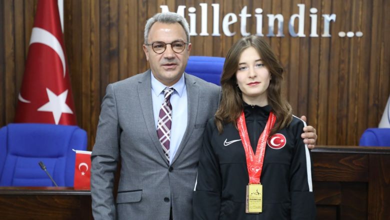 Meclis Toplantısına Avrupa Şampiyonu Katıldı