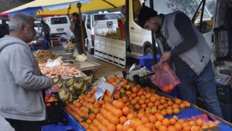 Balıkesir'in Cumartesi Pazarında Fiyatlar Dalgalanıyor