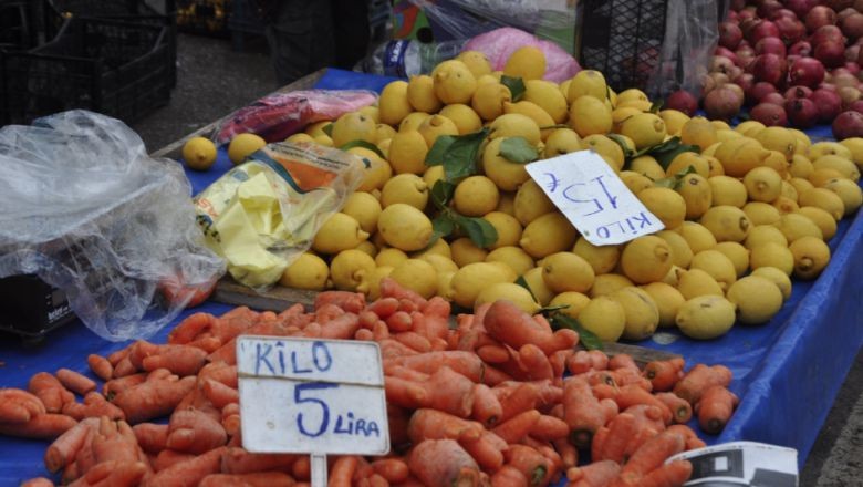 Balıkesir'in Cumartesi Pazarında Fiyatlar Dalgalanıyor