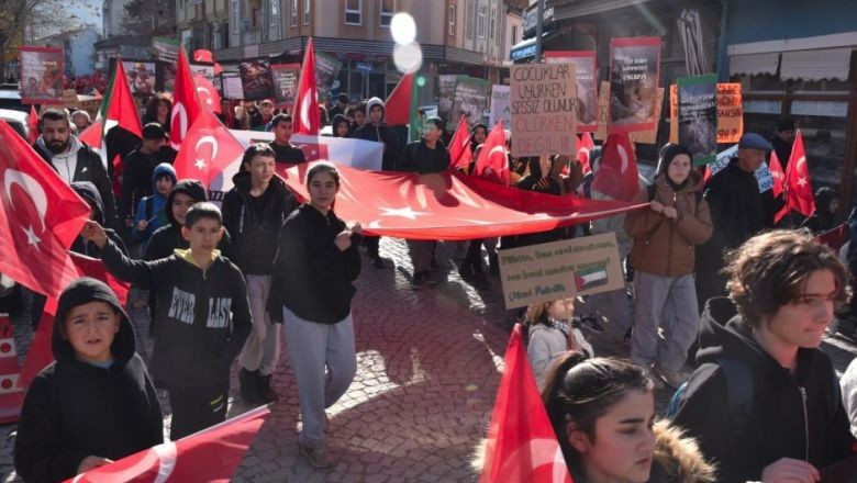 Sındırgı'dan Şehitlere Saygı Yürüyüşü 