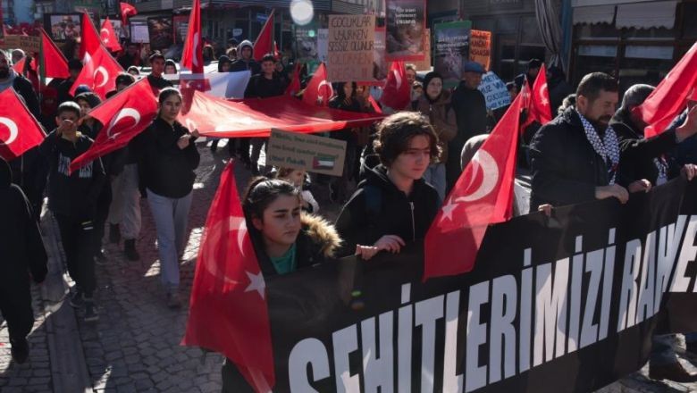Sındırgı'dan Şehitlere Saygı Yürüyüşü 