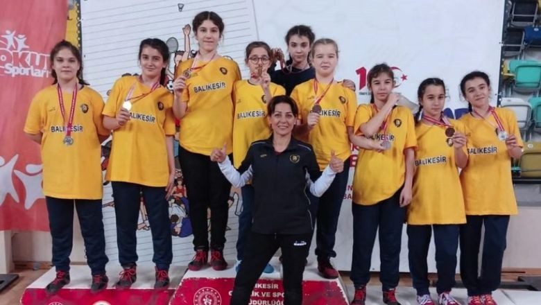 Genç Sporcular Susurluk'ta Başarılarıyla Parlıyor