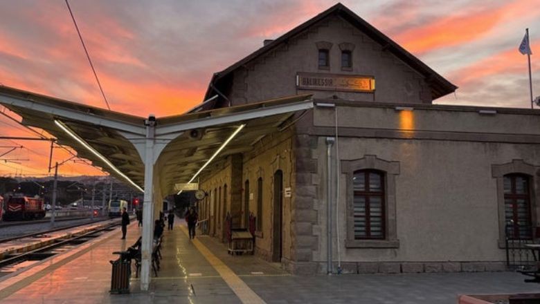 Balıkesir'de Tren Yolculuğu Yapmanın Keyfi