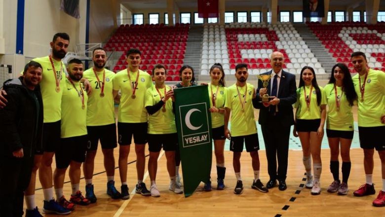  Voleybol Turnuvası Ödülleri Sahiplerini Buldu