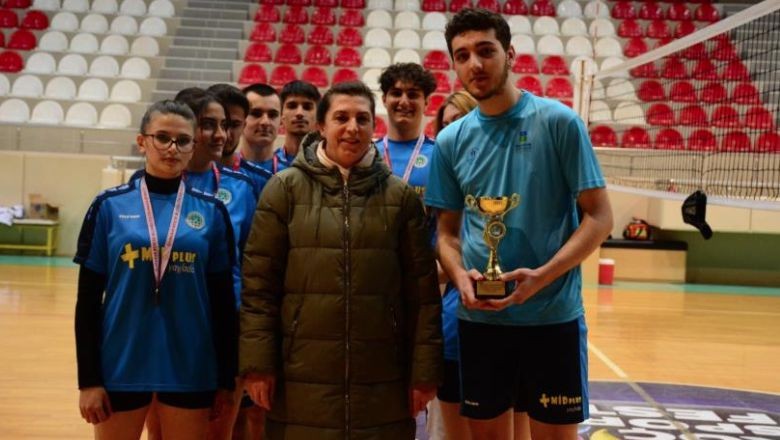  Voleybol Turnuvası Ödülleri Sahiplerini Buldu