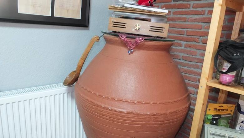 Burhaniye'de Yağ Küpleri Dekoratif Sanata Dönüştü