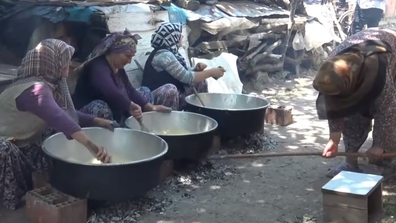 Bu Helvanın Tarifi Balıkesir'de Saklı