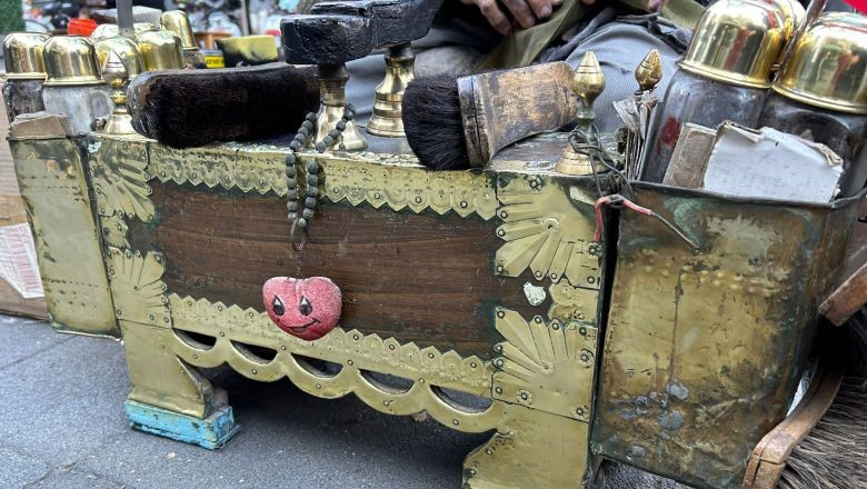 Balıkesir Sokaklarında 30 Yıldır Ayakkabı Boyuyor