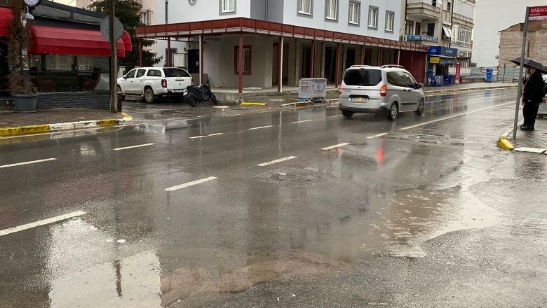 Balıkesir Yağmurla Güne Başladı