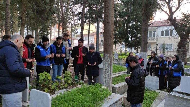 Balıkesir Yetkilileri Deprem Şehitlerini Dualarla Andı