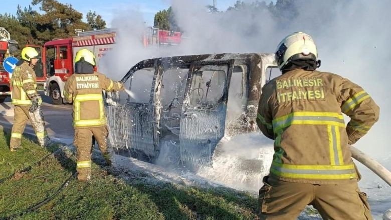 Balıkesir'de Belediyeye Ait Araç Alev Aldı
