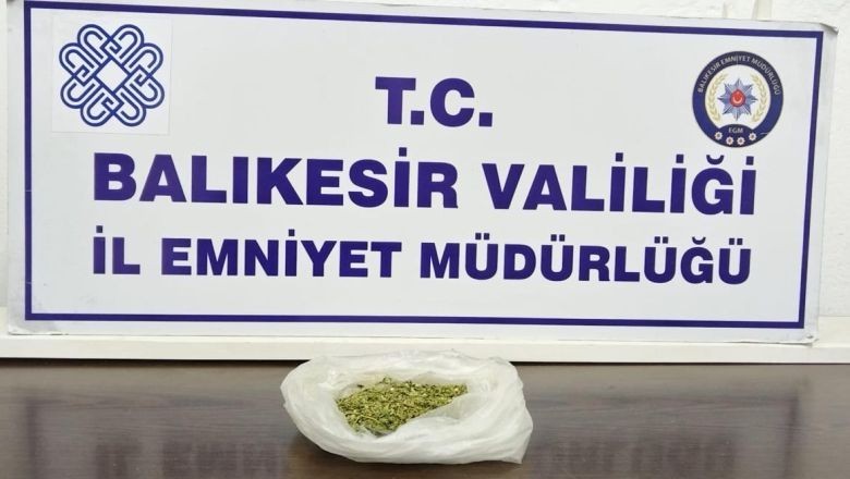 Burhaniye'de 2 Şüpheli Yakayı Ele Verdi
