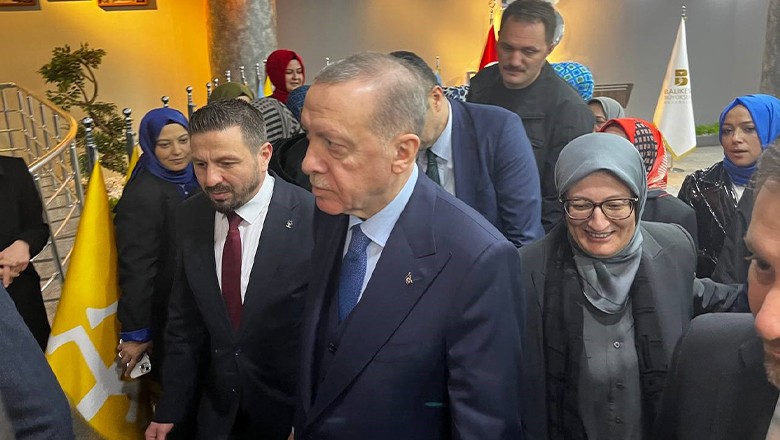 Cumhurbaşkanı Recep Tayyip Erdoğan, Miting Sonrası Büyükşehir Belediyesini Ziyaret Etti