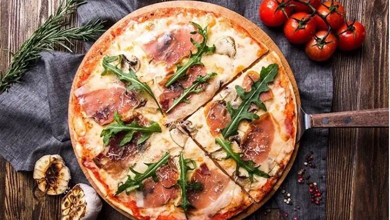 Ev Yapımı Kolay Pizza Tarifi