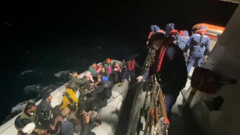 Midilli Adasına Kaçmaya Çalışan 55 Göçmen Yakalandı