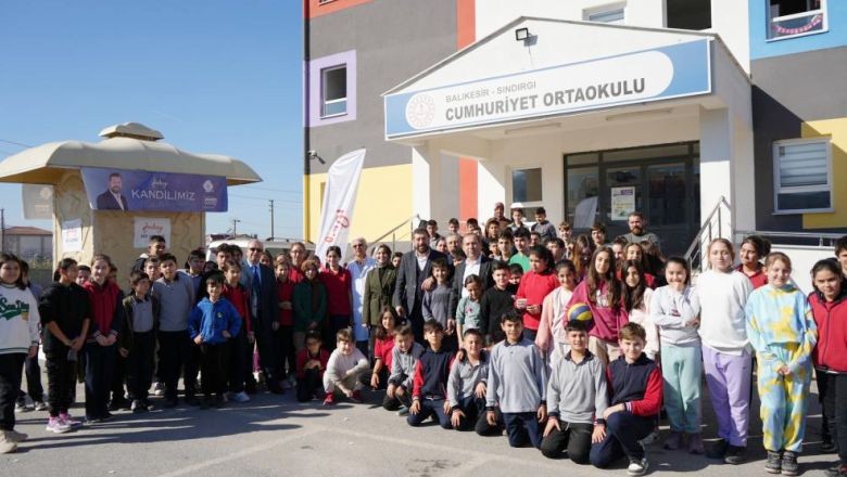 Sındırgı Kandilde Süt İkramıyla Gelenekleri Yaşatıyor